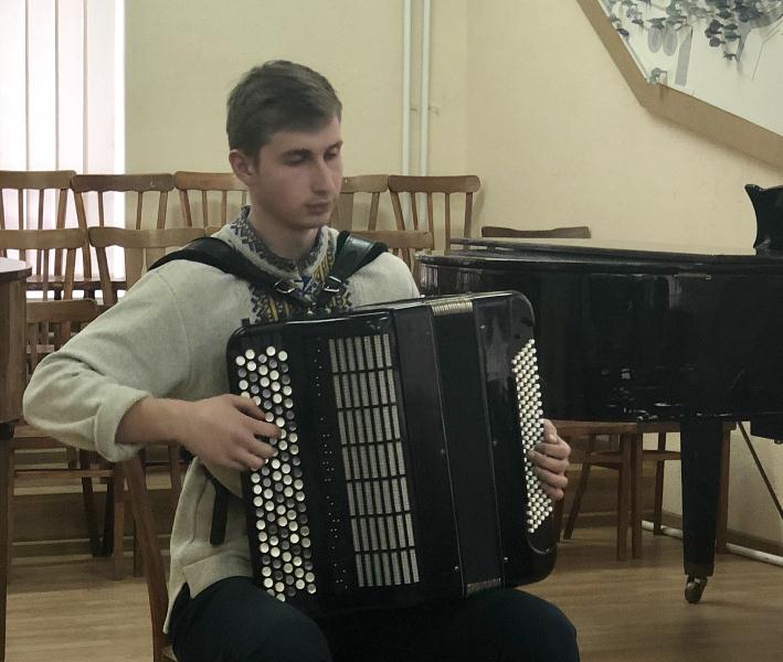 Студент Іван Катинський Студент Іван Катинський